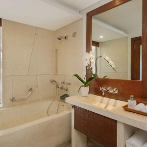 Impressive Forest Corner Suite King Bed